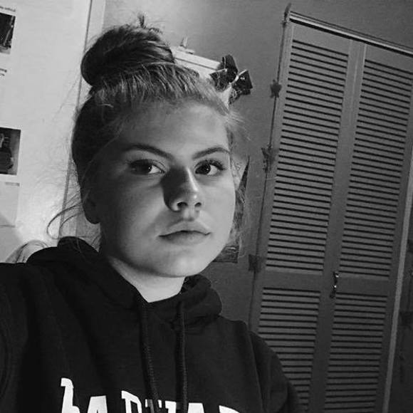 Meet your Posher, Emily - Picture 1 of 1